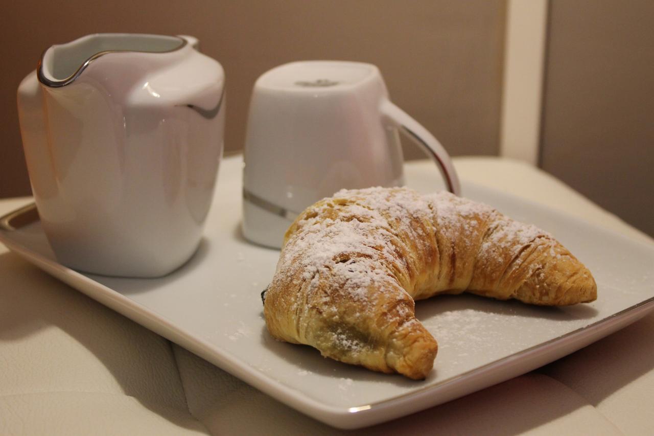 Bed and Breakfast Al 68 Di Piazza Cavour Nápoles Exterior foto
